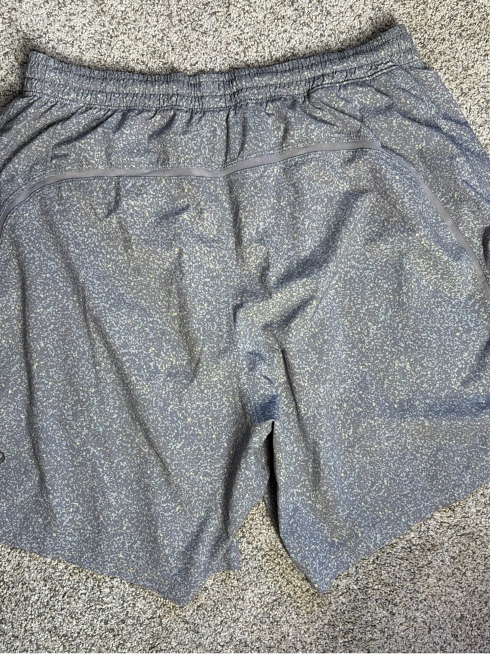 lululemon athletica Men’s Pacebreaker Gray Speckled Athletic Shorts - Picture 2 of 3